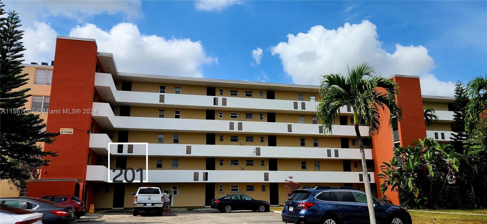 FOR A REASONABLE PRICE PIECE OF HEAVEN IN FLORIDA, ENJOY FLORIDA'S WEATHER, ENJOY ALL THE COMMUNITY HAS TO OFFER. GATED COMMUNITY. SHOPPING CENTER, HOSPITAL, CHURCH, AVENTURA MALL, BEACHES 10 MINUTES AWAY, MIAMI INTERNATIONAL AIRPORTS, PARKS AND MORE.