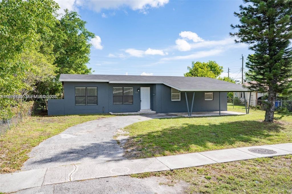 Photo of 650 SW 29th Ave, Fort Lauderdale, FL 33312 (MLS # A11974406)