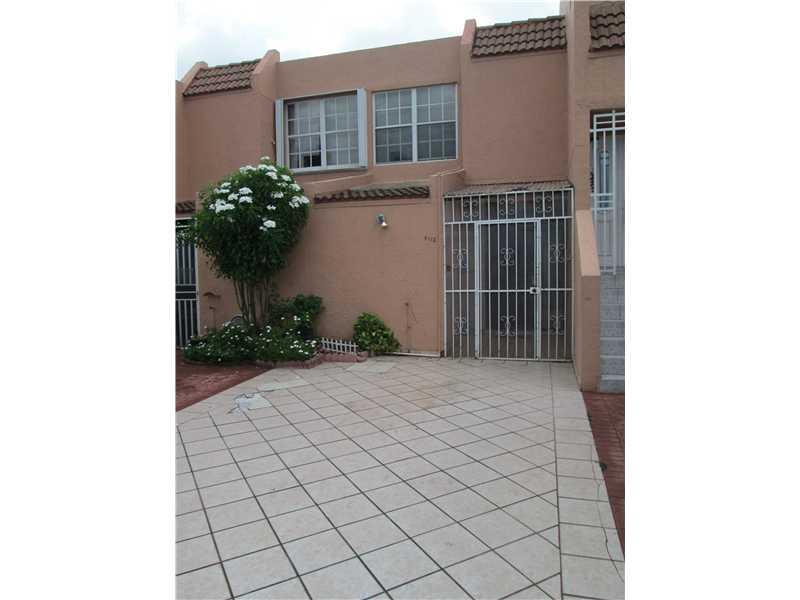 GREAT TOWNHOUSE AND CENTRALLY LOCATED. TILE FLOORS DOWNSTAIRS. NICE PATIO AREA. LOW ASSOCIATION FEE. CLOSE TO SHOPPING AND MAIN STREETS.