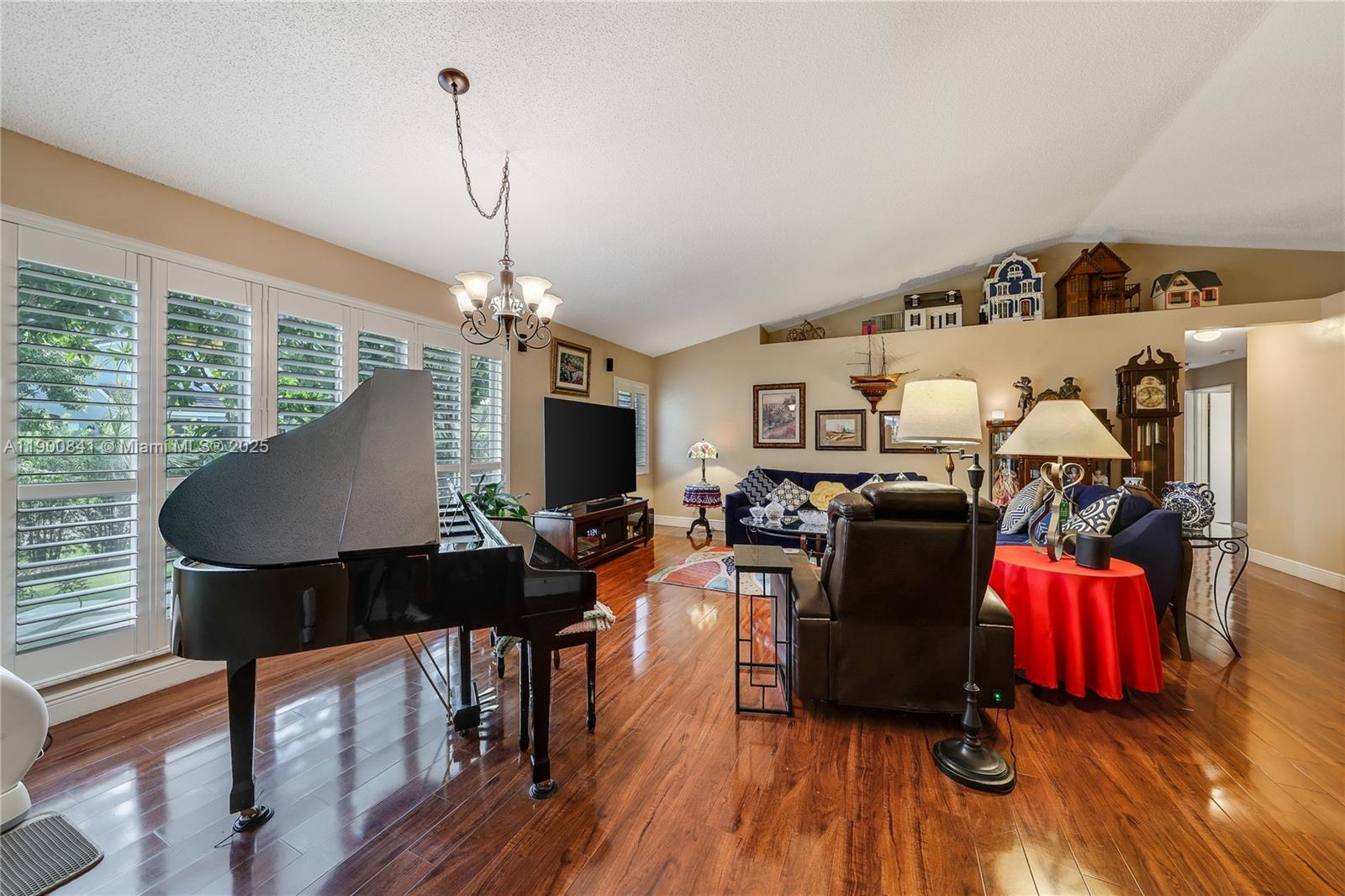 DIMENSIONS NORTH AT CHAPE - Residential