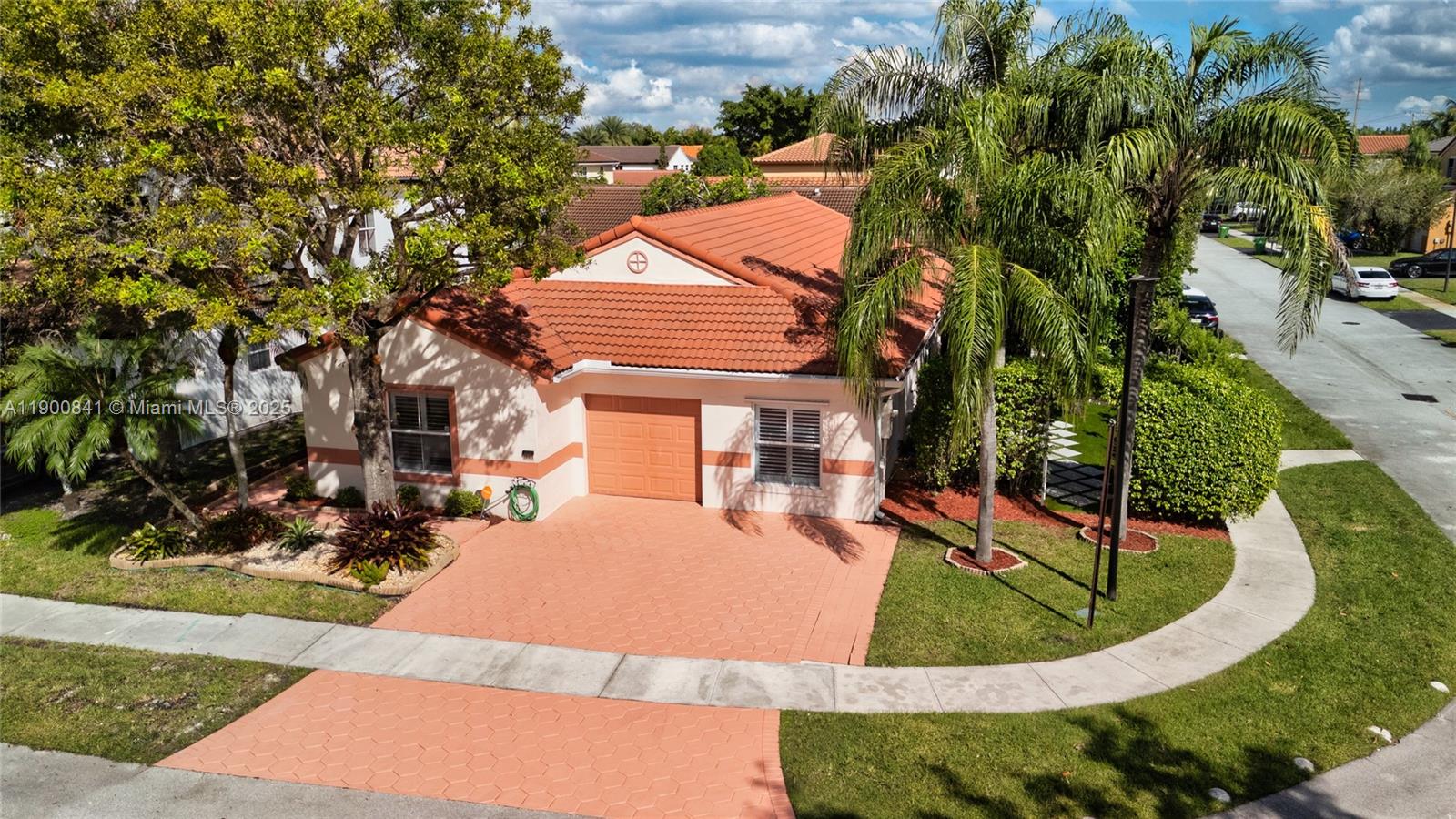 DIMENSIONS NORTH AT CHAPE - Residential