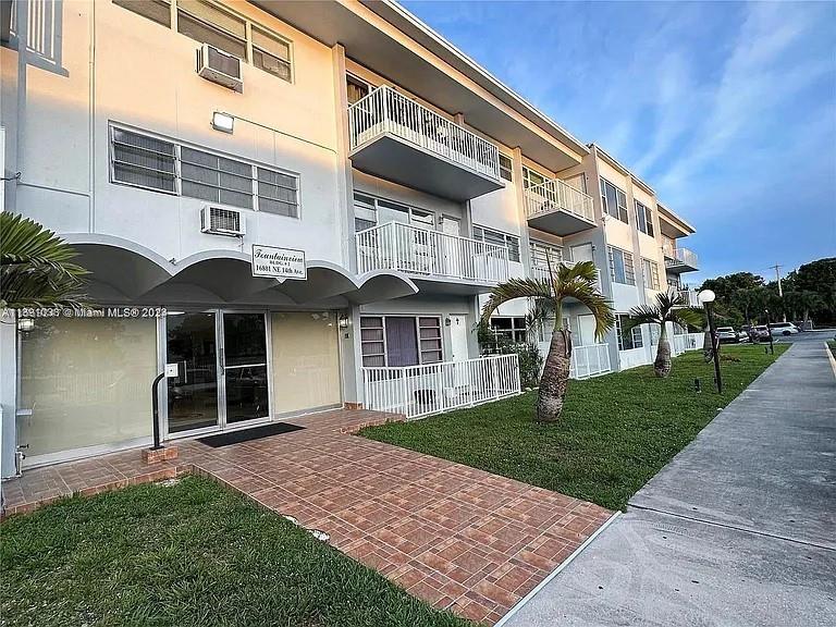 Rental Property at 16801 Ne 14th Ave 202, Miami, Broward County, Florida - Bedrooms: 1 
Bathrooms: 2  - $1,700 MO.