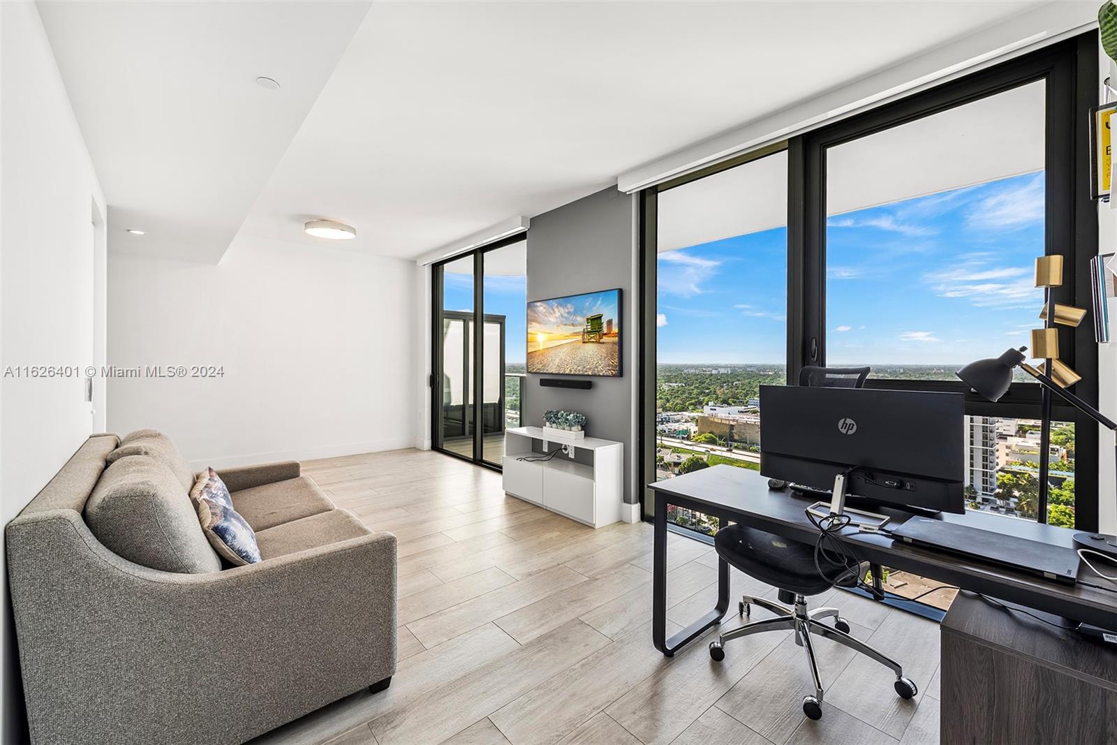 121 NE 34th St 2515