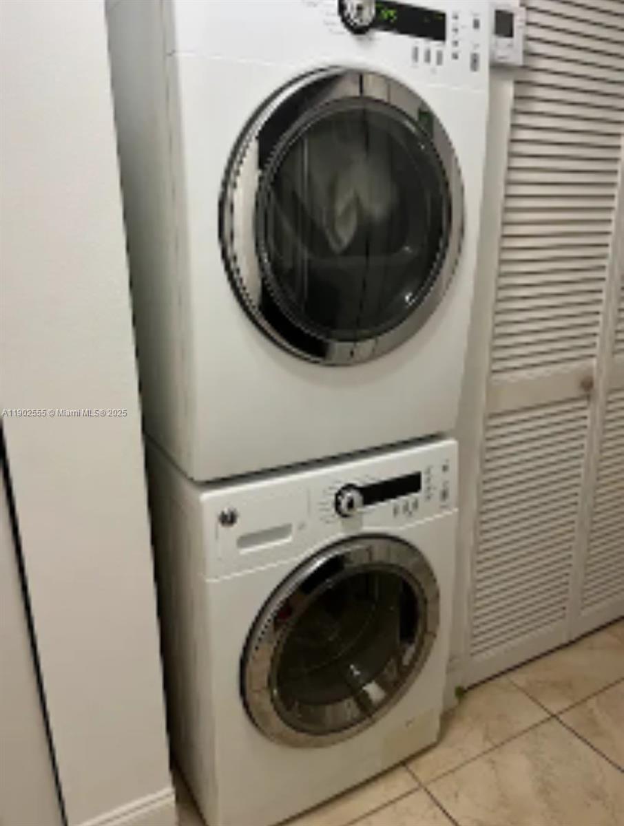 NORTHLAKE VLG AT CALIF CL - Residential Lease