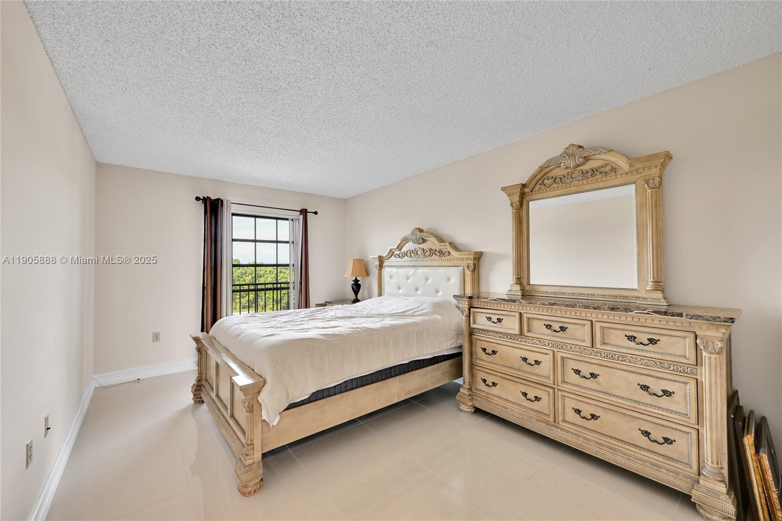 INVERWOOD CONDO - Residential