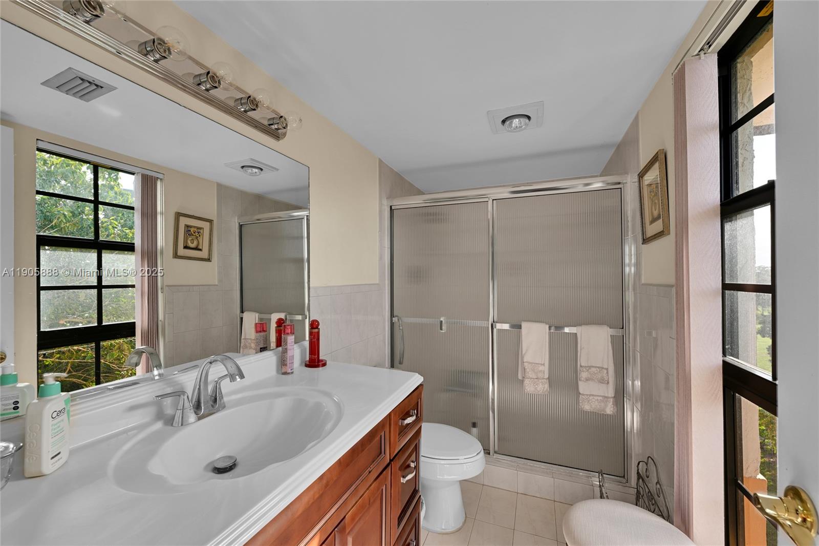 INVERWOOD CONDO - Residential