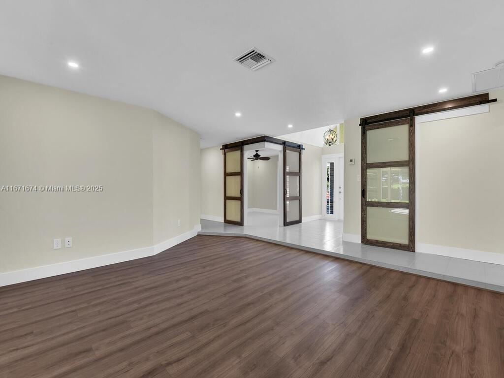 PALM RIVER ESTATES - Residential