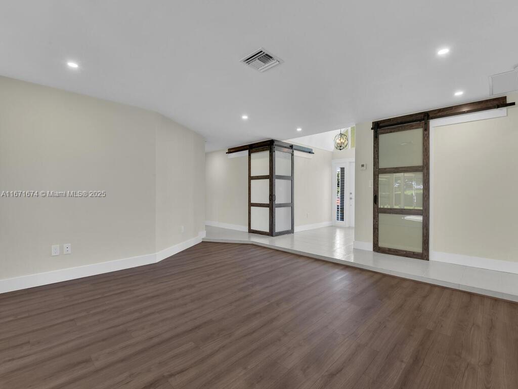 PALM RIVER ESTATES - Residential
