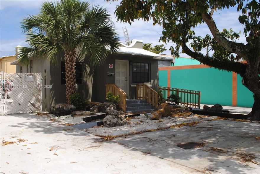 MY REAL ESTATE BROKER, INC, IS PLEASED TO PRESENT AN OPPORTUNITY TO LEASE A READY TO MOVE IN, RARELY AVAILABLE STAND ALONE ONE STORY 800 SF OFFICE BUILDING. LOCATION. LOCATION. LOCATION. INTERIOR CONSISTS OF RECEPTION AREA, 2 PRIVATE OFFICES, LARGE OPEN BULLPEN AREA, BATHROON AND STORAGE AREA. FRESHER PAINT & NEWER FLOORING. PERFECT FOR ATTORNEY, ARCHITECT, REAL ESTATE, TITLE OR ANY PROFESSIONAL SPACE. PARKING INCLUDES 2 SPACES IN FRONT. OPEN PARKING ON SOUTH SIDE (APPROX 3 ADDITIONAL VEHICLES). FRONT AND RAMP SIDE ENTRANCES. LOCATED NEAR COURTHOUSE, DOWNTOWN, BROWARD CENTER, 595 AND I-95. EASY TO SHOW.