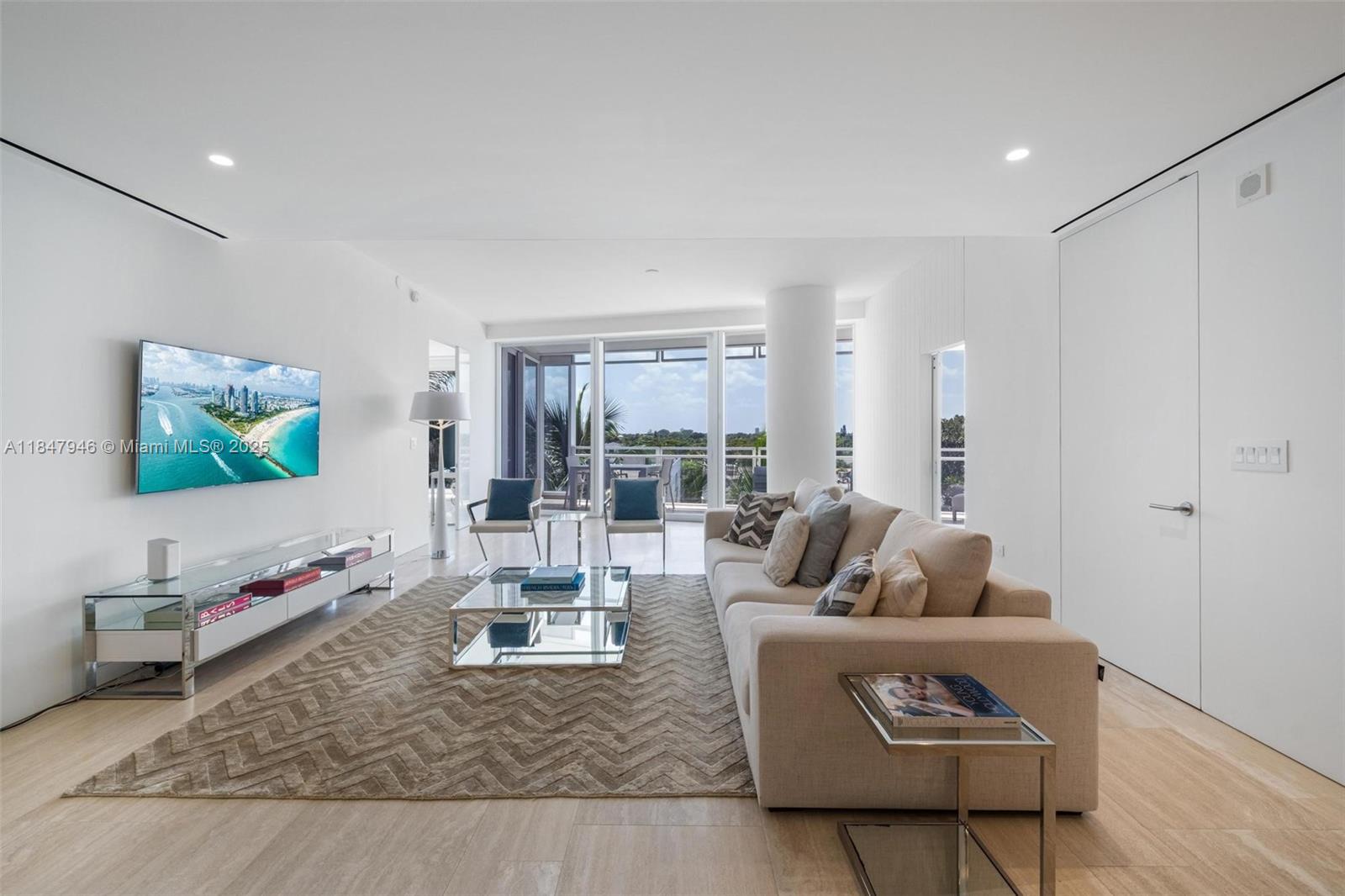 9001 Collins Ave S-406