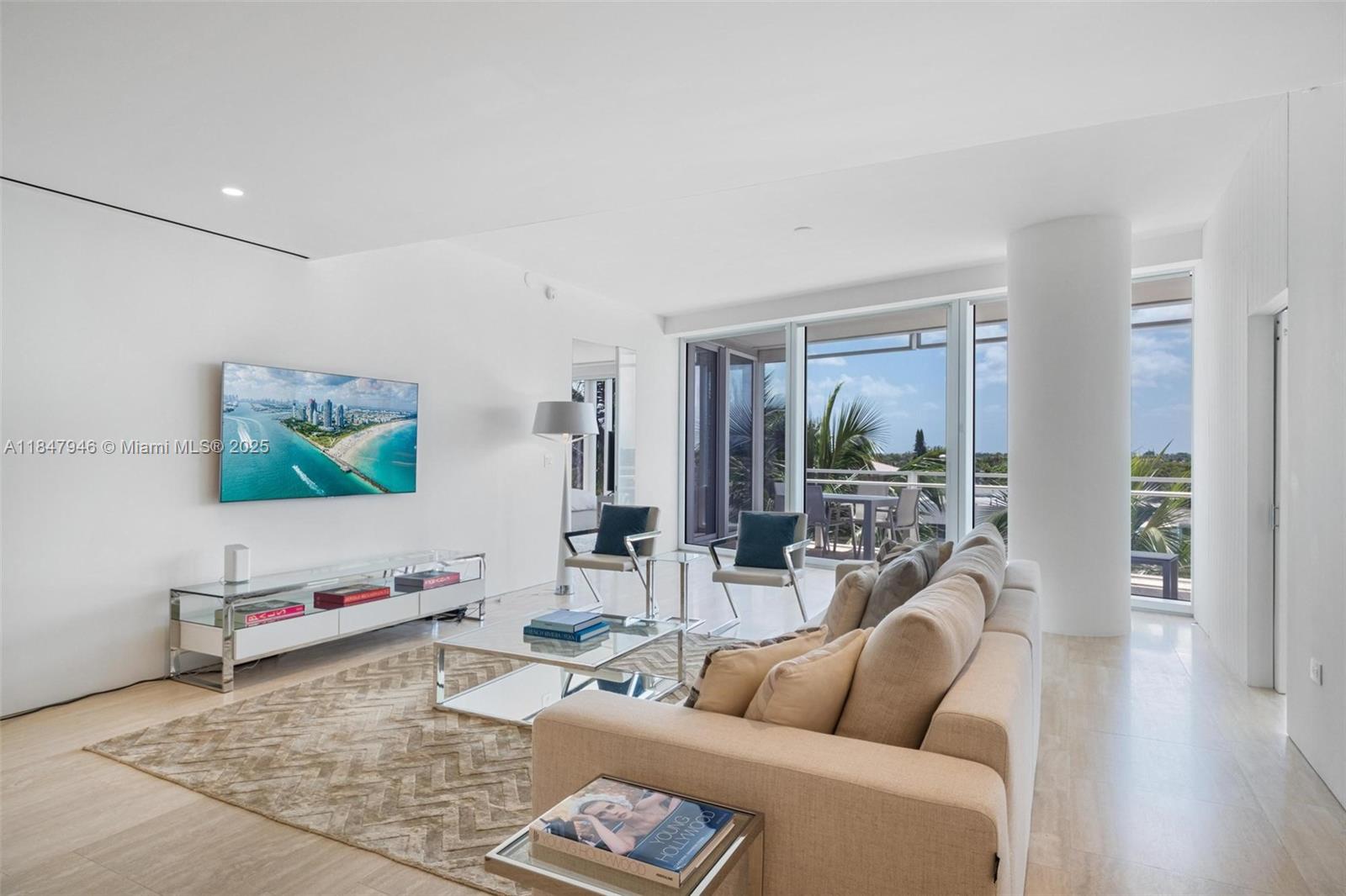 9001 Collins Ave S-406