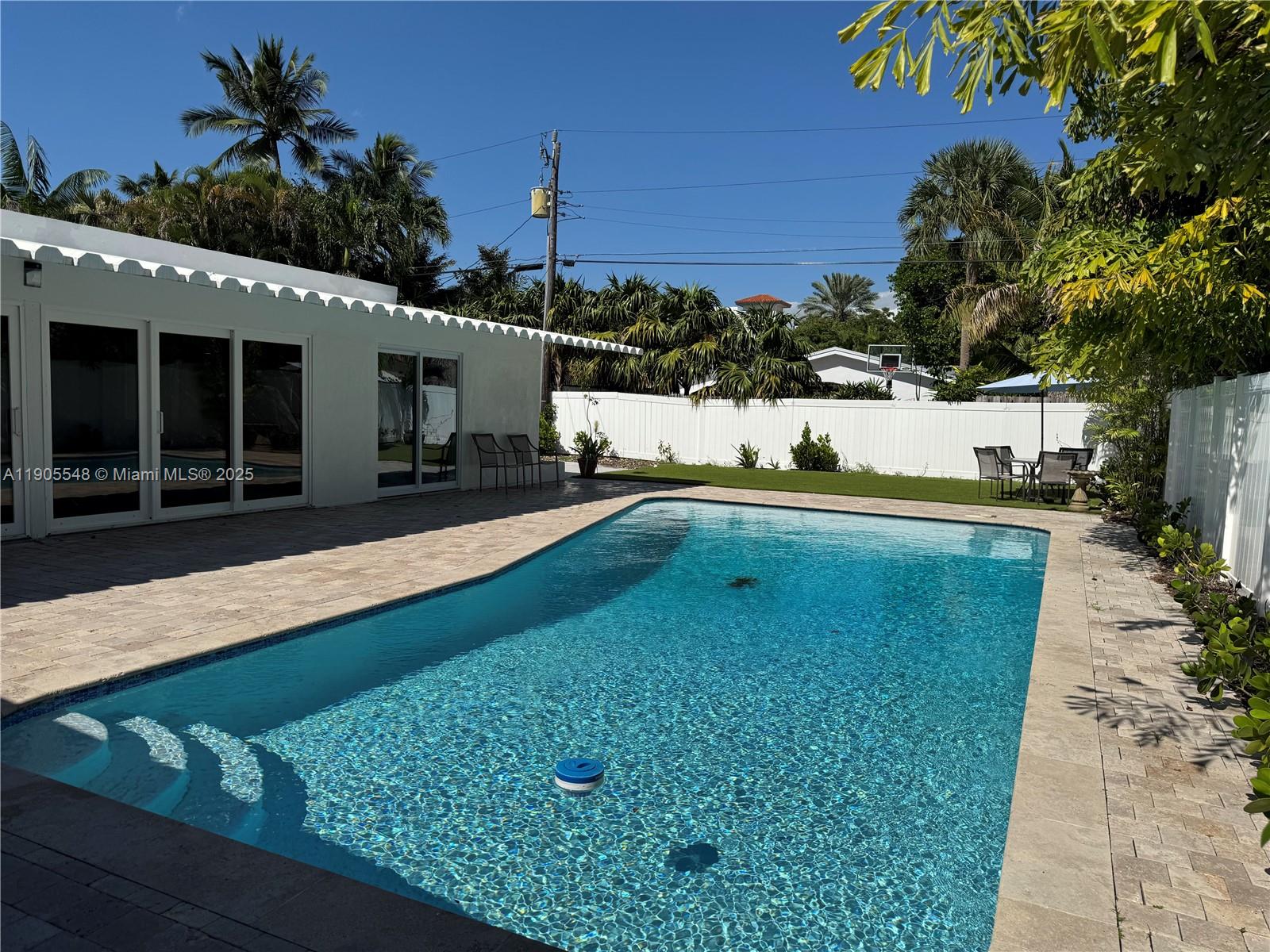 View photos, virtual tours, details... 2201 SE 19th St