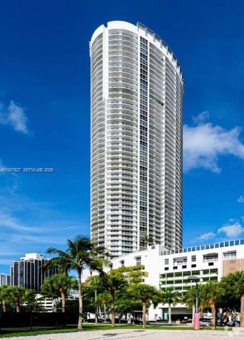 1750 N Bayshore Dr 1812 Miami FL 33132