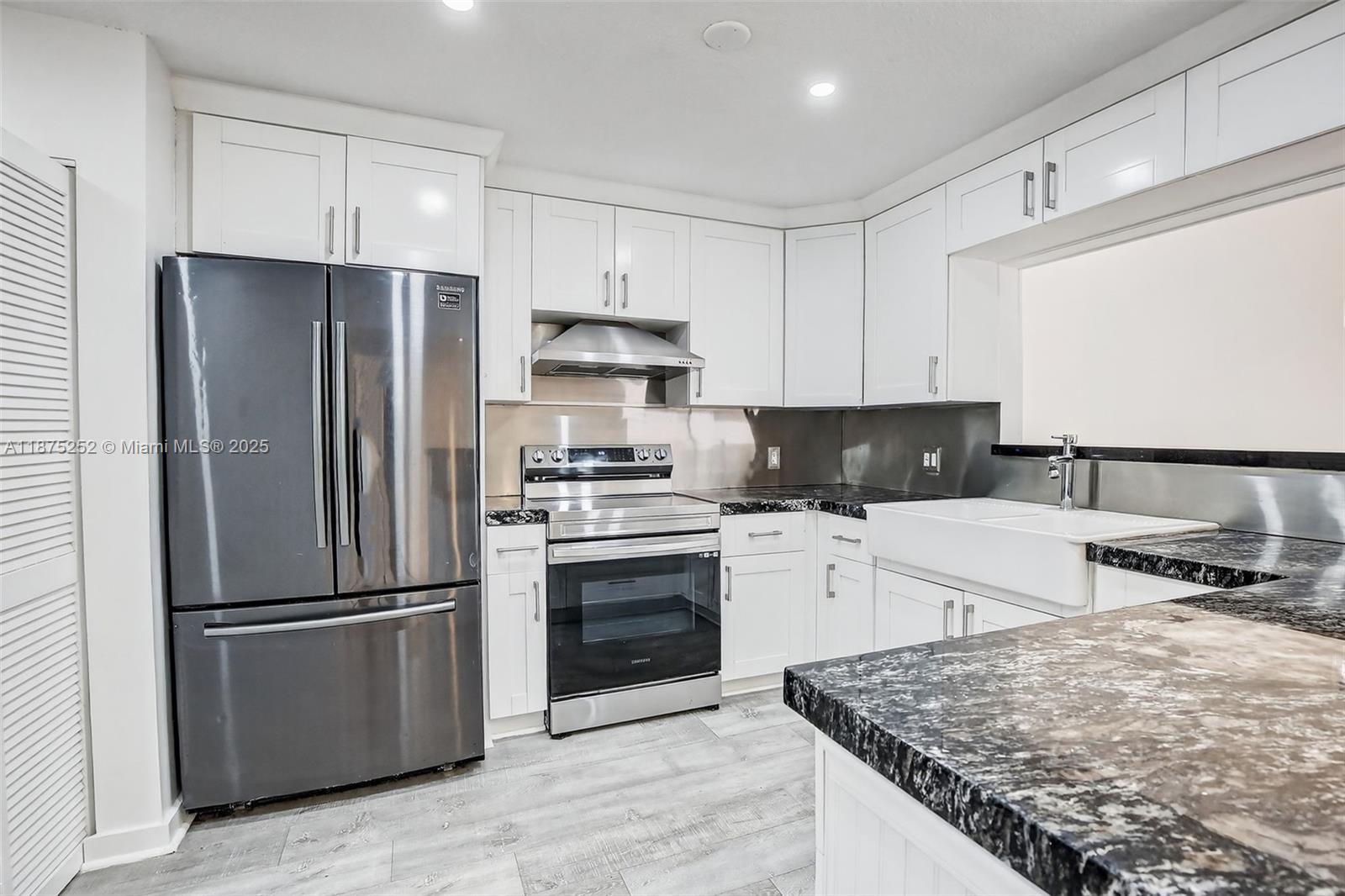 311 Lakeside Ct 238