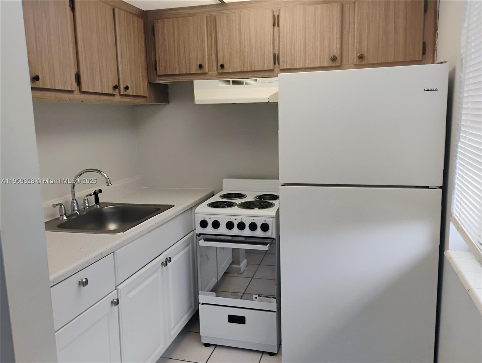 HOLLYWOOD SOUTH SIDE ADD - Residential Lease