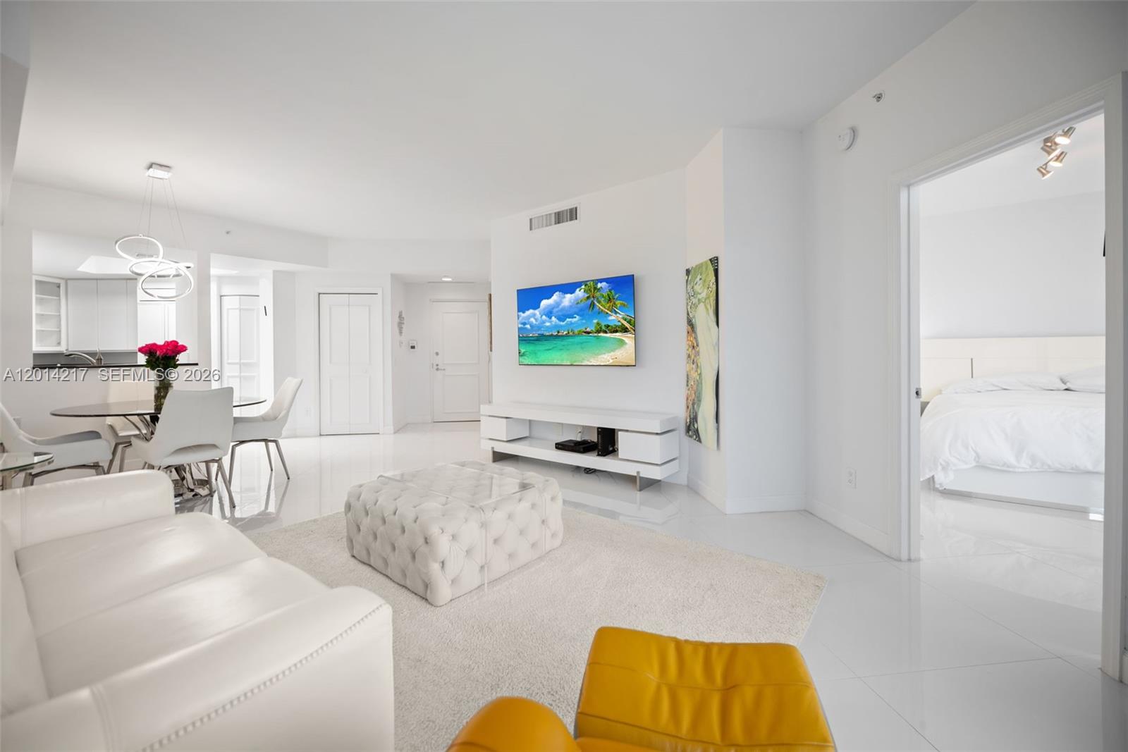 21050 Point Pl 302, Aventura, FL, 33180/$369,000 3 21050 Point Pl 302