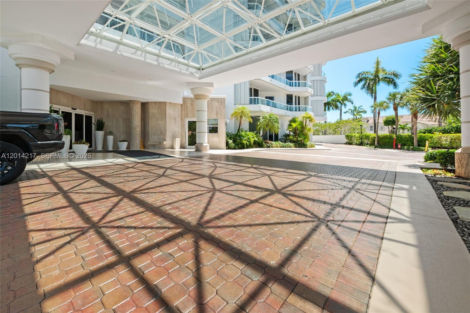 21050 Point Pl 302, Aventura, FL, 33180/$369,000 2 21050 Point Pl 302
