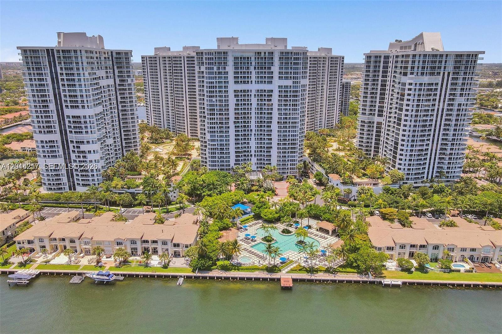 21050 Point Pl 302, Aventura, FL, 33180/$369,000 1 21050 Point Pl 302