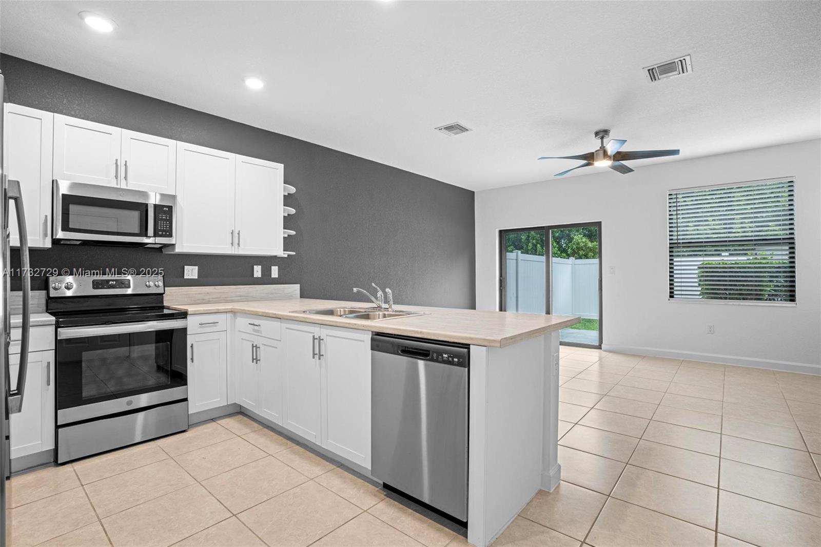 AQUABELLA NORTH REPLAT - Residential