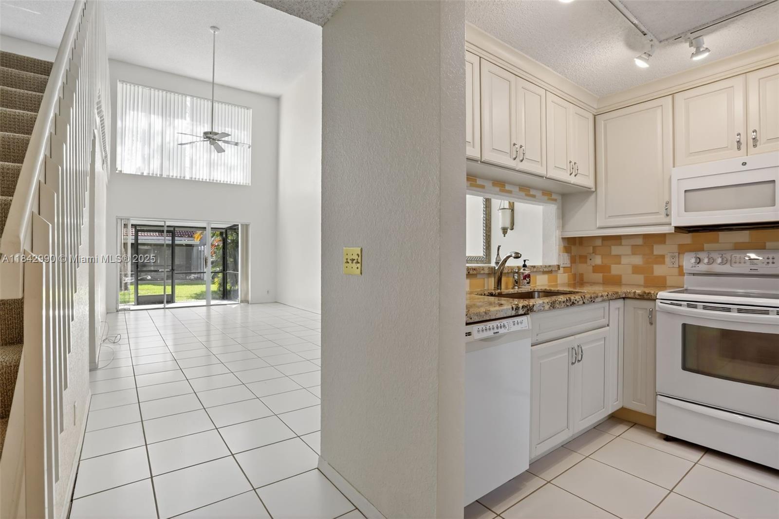 7592 S Pinewalk Dr S 164