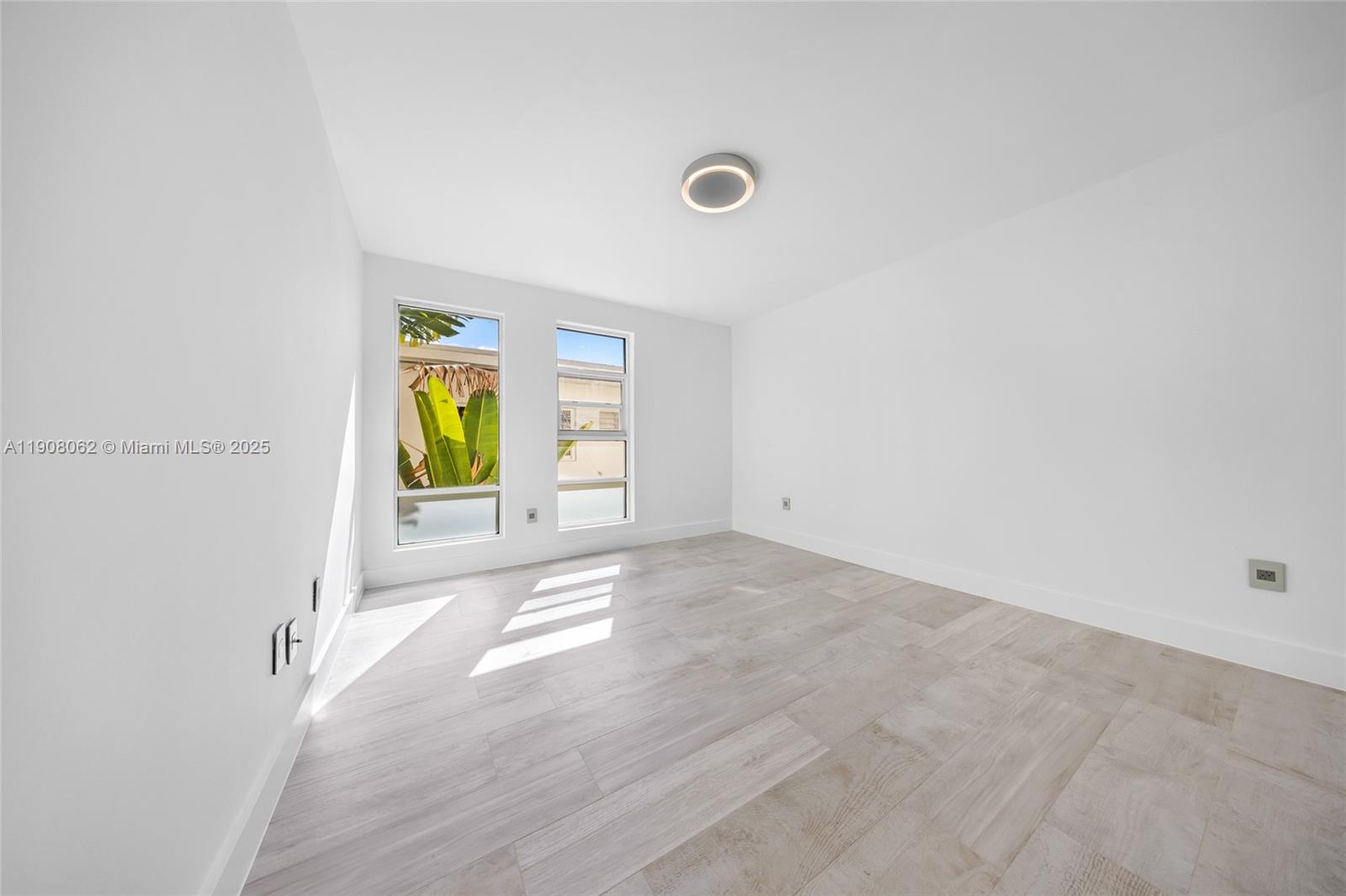 LUNAMAR LOFTS AT LINCOLN - Residential