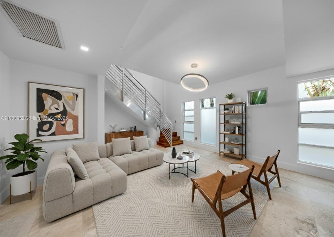 LUNAMAR LOFTS AT LINCOLN - Residential