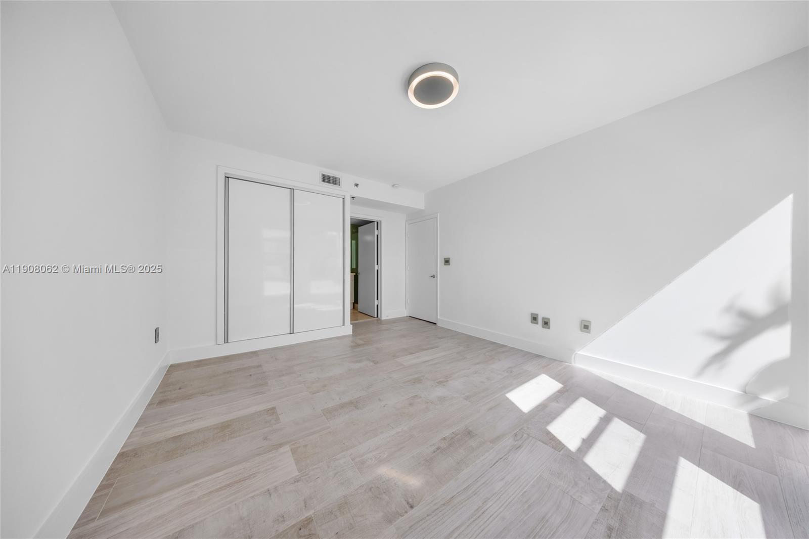 LUNAMAR LOFTS AT LINCOLN - Residential