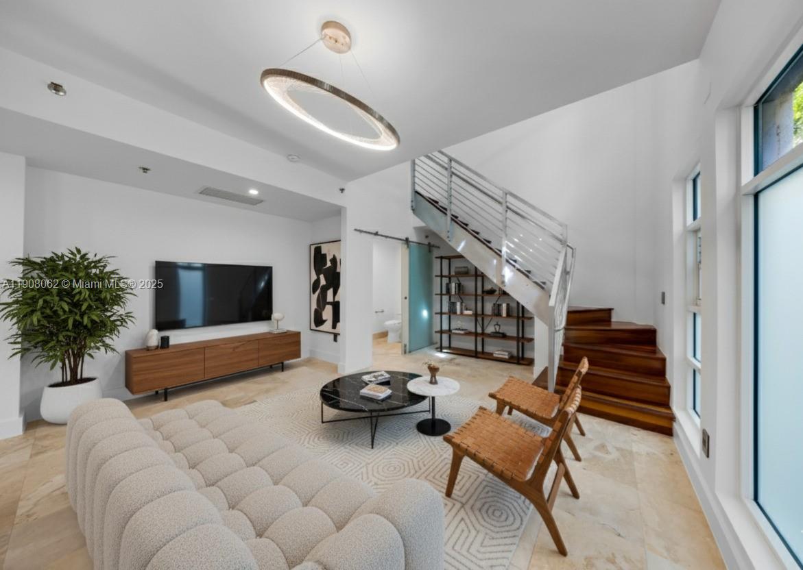 LUNAMAR LOFTS AT LINCOLN - Residential