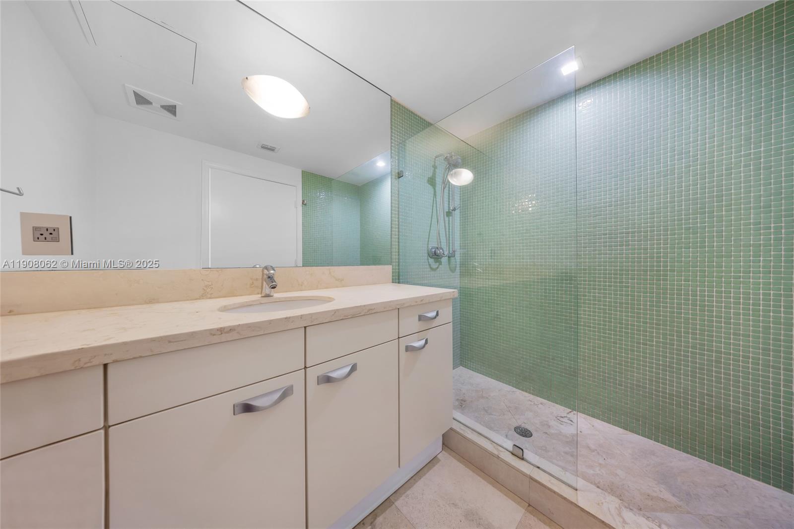 LUNAMAR LOFTS AT LINCOLN - Residential