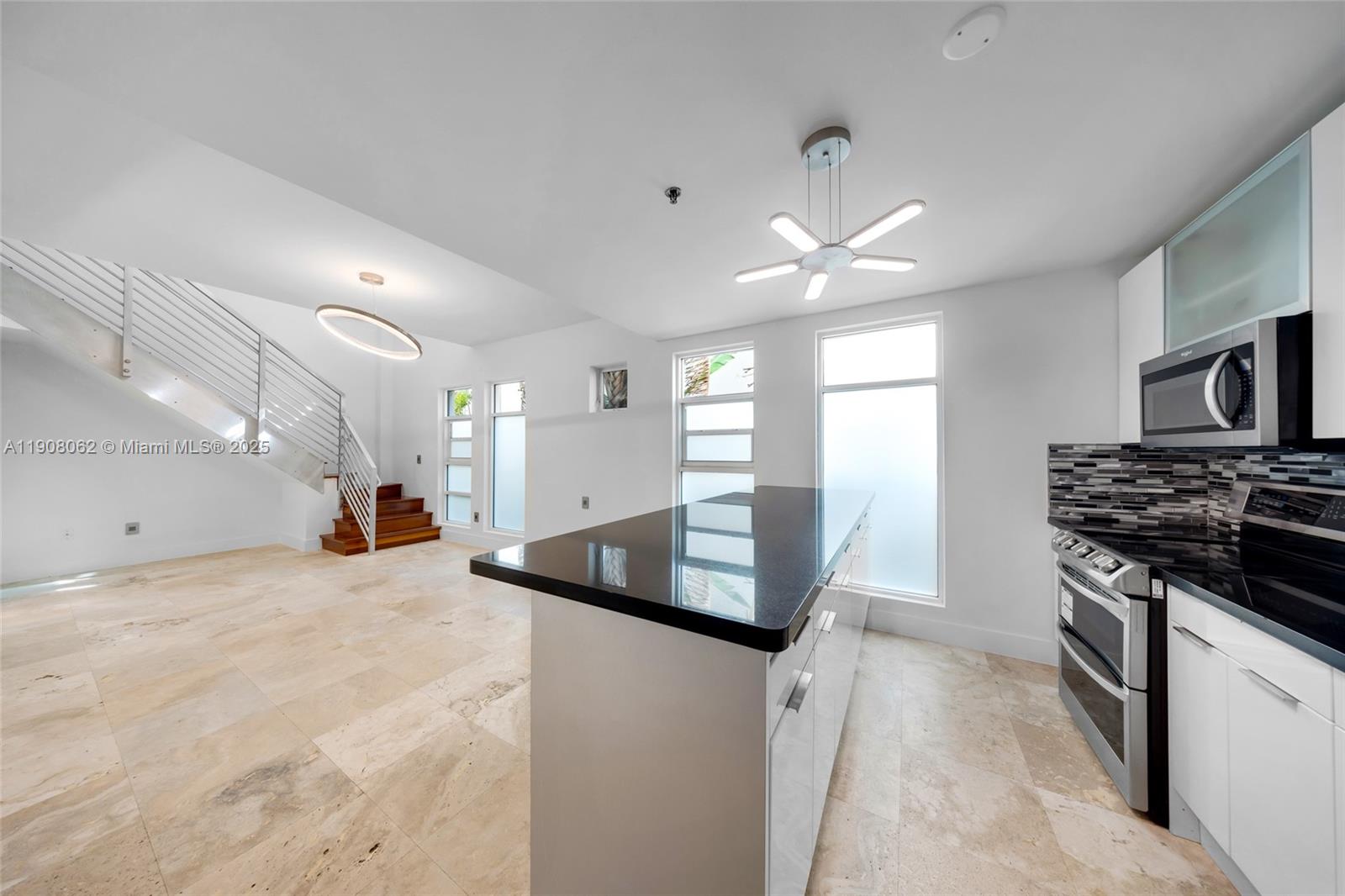 LUNAMAR LOFTS AT LINCOLN - Residential