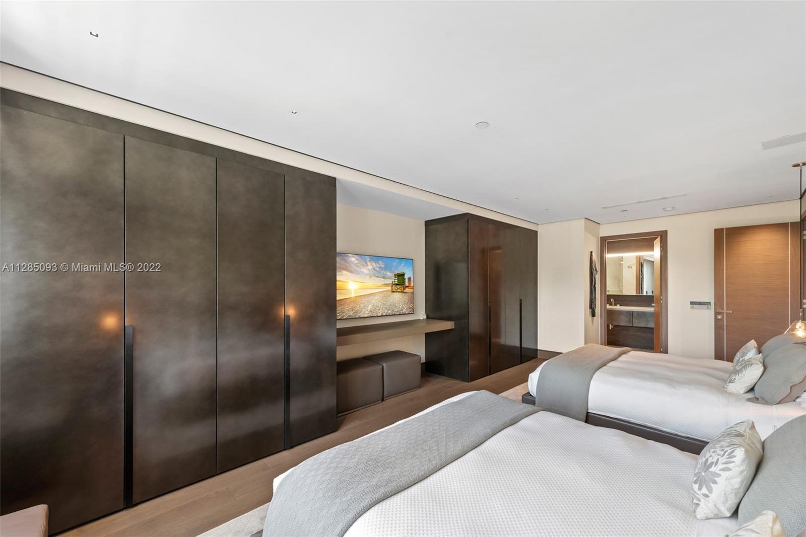 5000 BAYVIEW AT FISHER IS - Residential