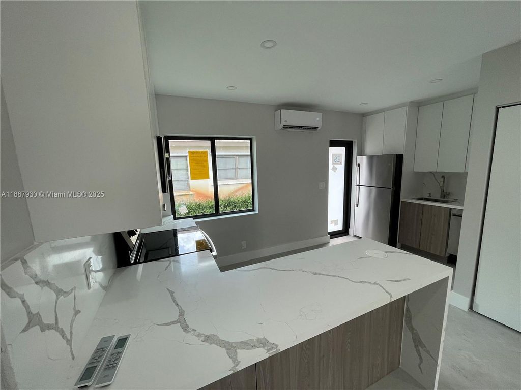 Photo of 1050 NE 9th Ave #2, Fort Lauderdale, FL 33304 (MLS # A11887930)