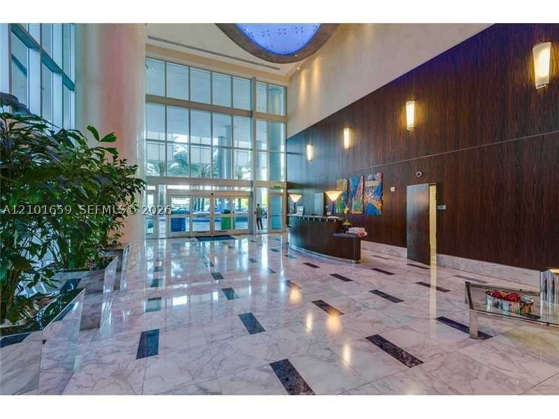 185 SW 7th St 3006