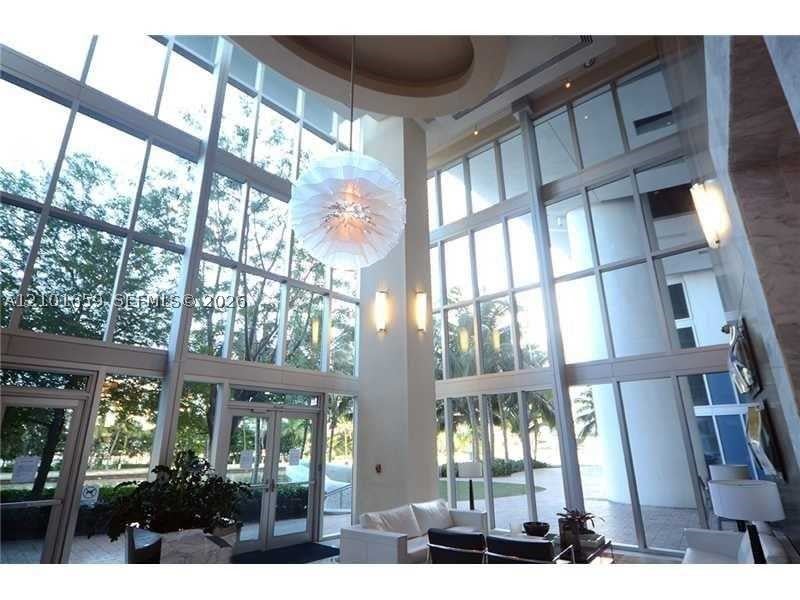 185 SW 7th St 3006