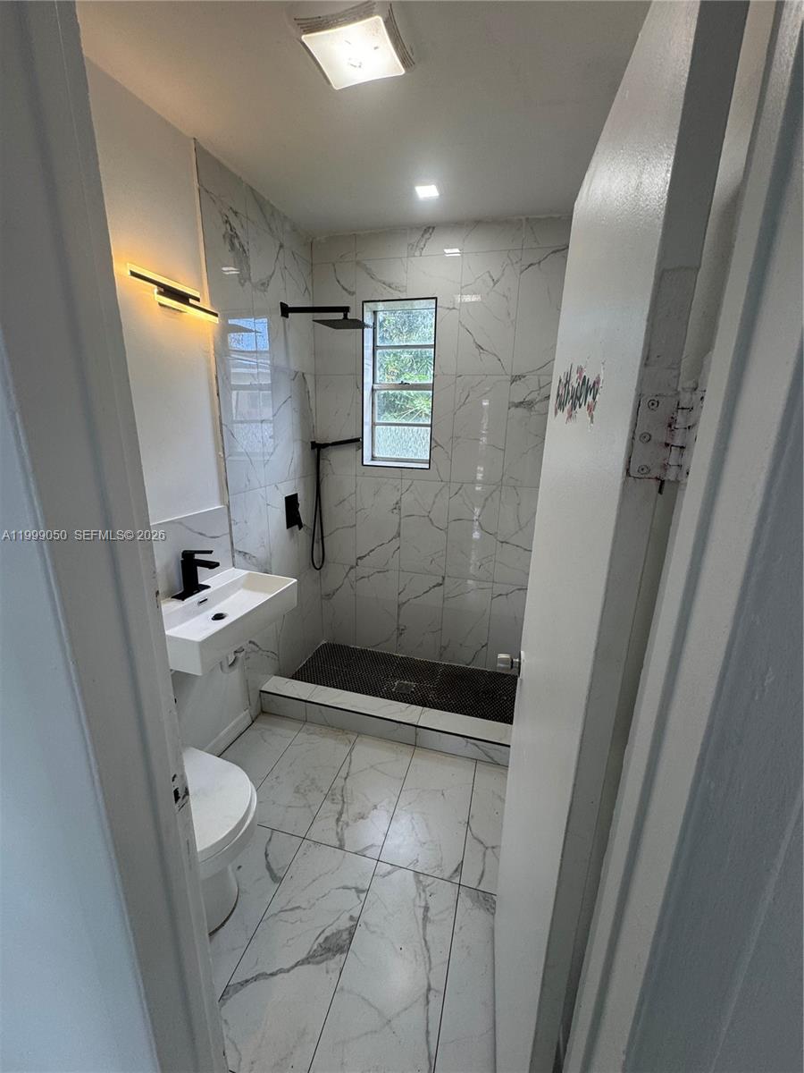 BISCAYNE HIGHLANDS - Residential Lease