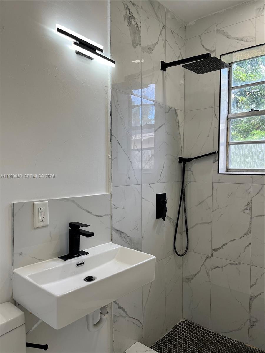 BISCAYNE HIGHLANDS - Residential Lease