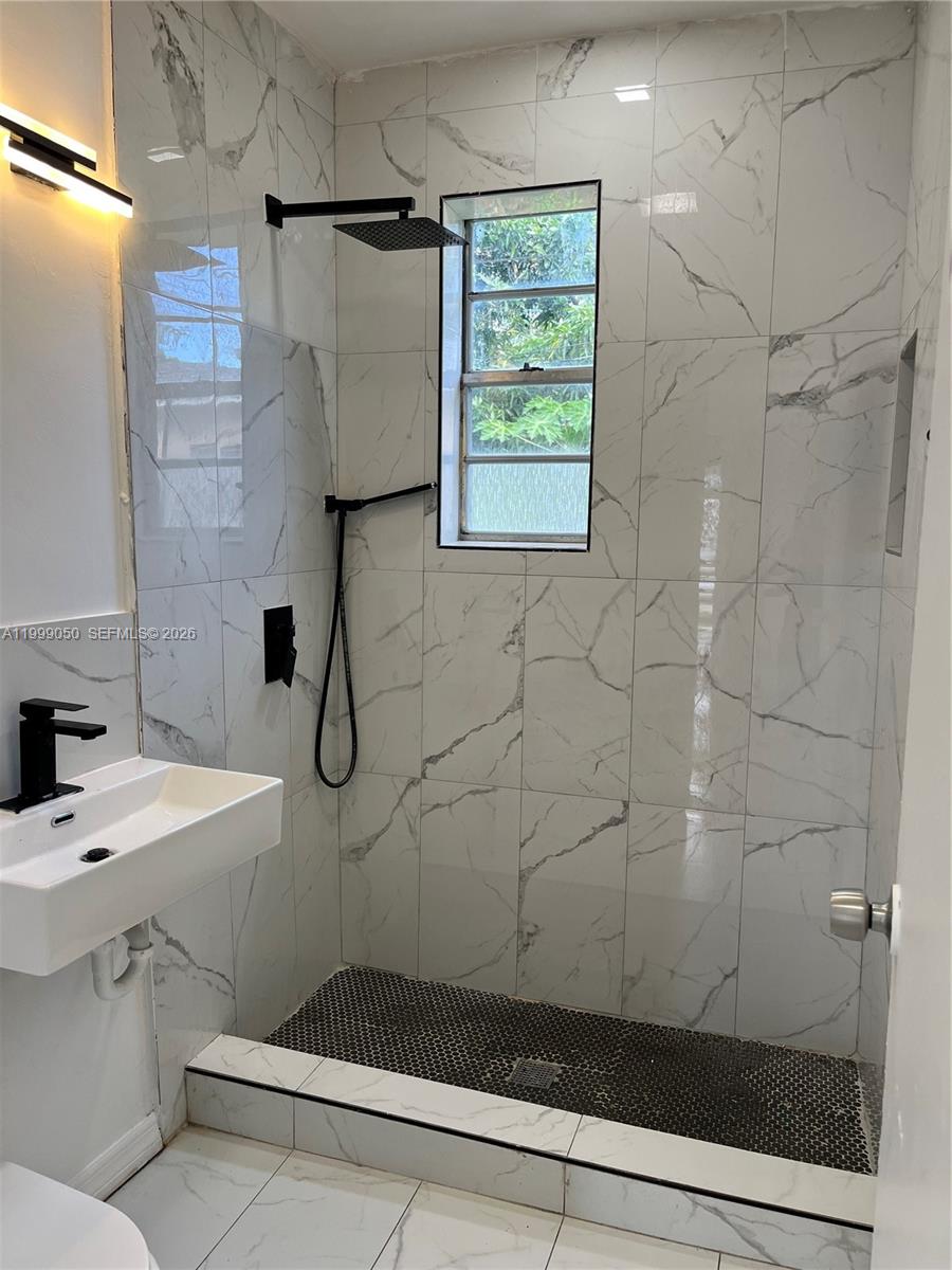 BISCAYNE HIGHLANDS - Residential Lease