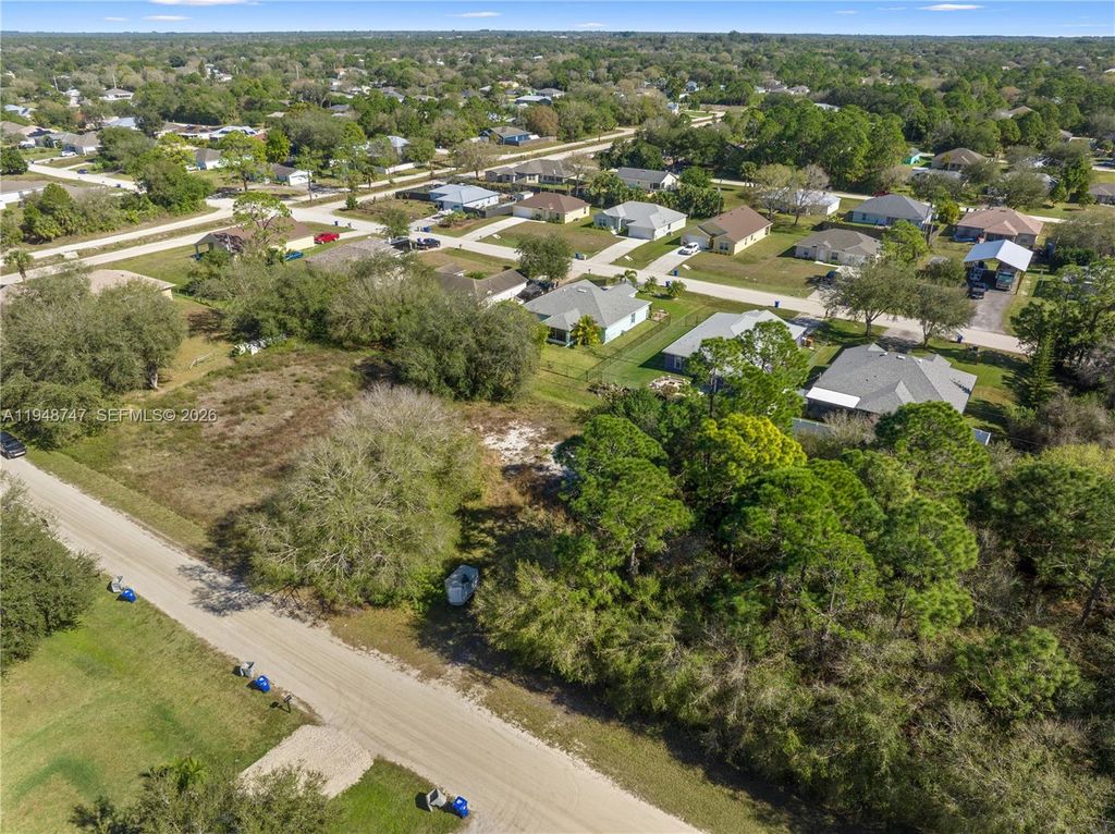 Photo of 8446 104th Ct, Vero Beach, FL 32967 (MLS # A11948747)