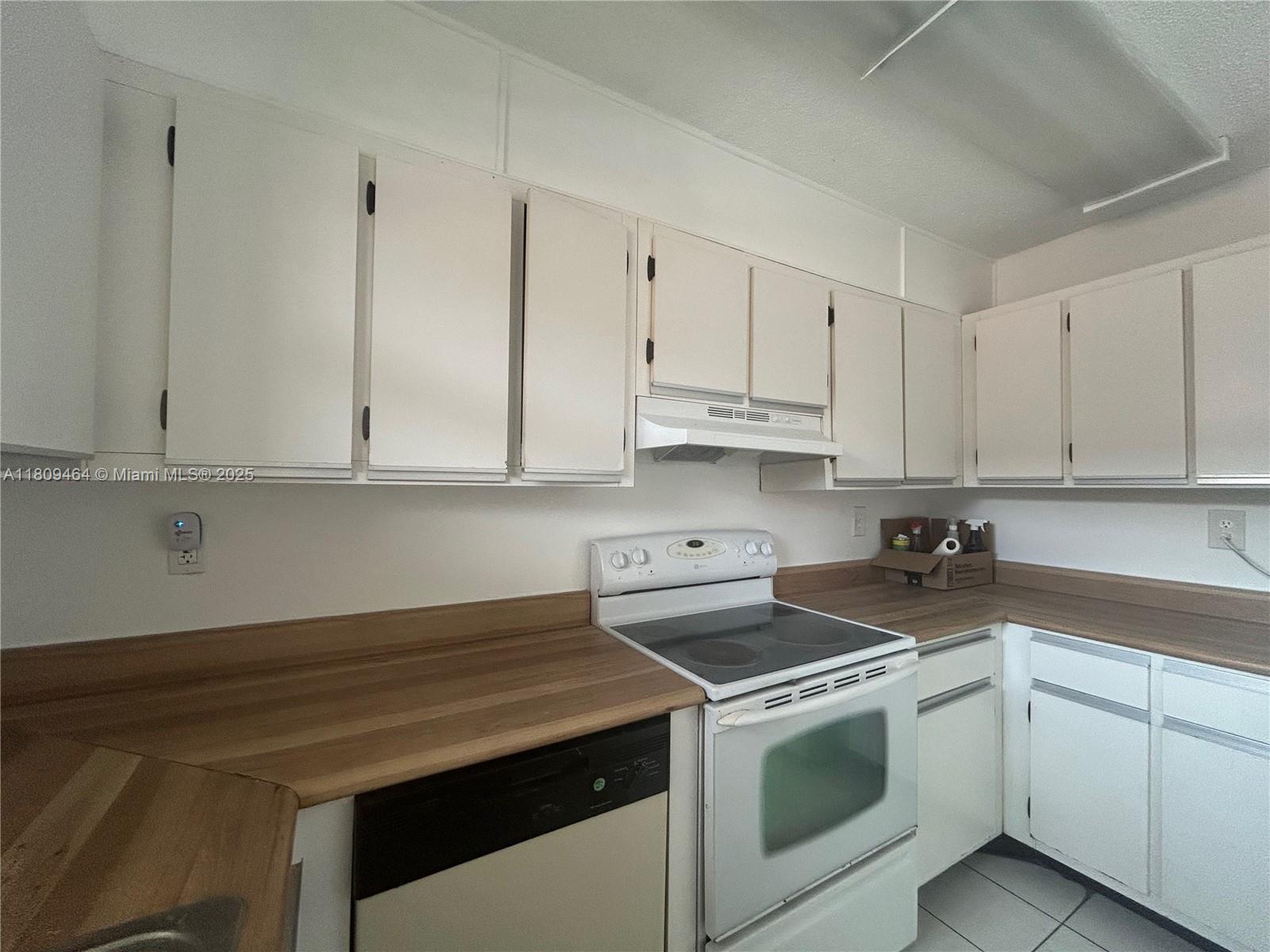 CONQUISTADOR PARK CONDO - Residential