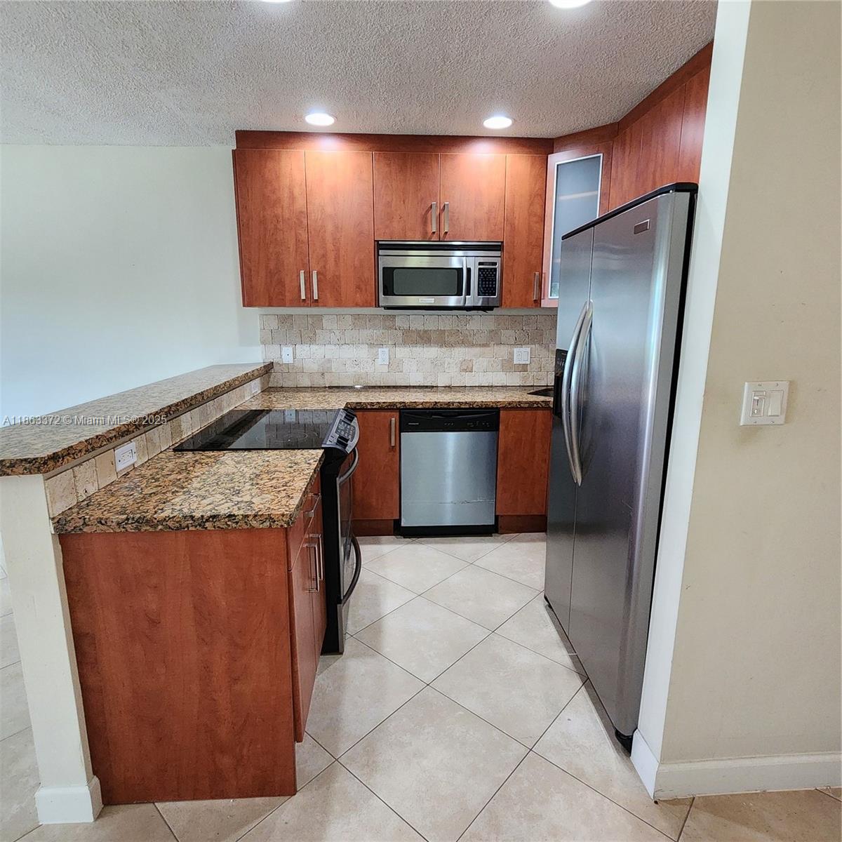 ? Updated 1 Bedroom Condo in East Fort Lauderdale! ?
Beautifully updated and move-in ready! This 1 Bedroom, 1 Bathroom Condo features a modern Kitchen with Stainless Steel Appliances & Granite Countertops, Impact Windows, and a Newly Renovated Bathroom with a sleek smoked glass shower.
Enjoy the Community Pool & Clubhouse in this well-maintained community. Just under a mile to Lauderdale-by-the-Sea for beach days, shopping, and fine dining! Conveniently located minutes from great restaurants and only 5 minutes to I-95.
A perfect place to call home! ??