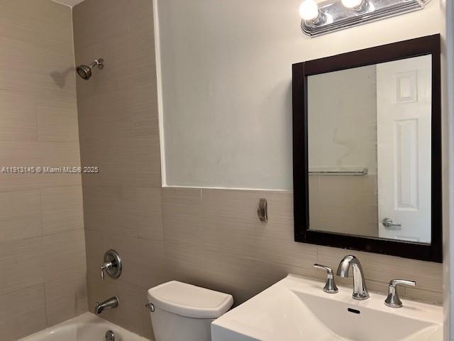 EL PRADO XIV CONDO - Residential Lease