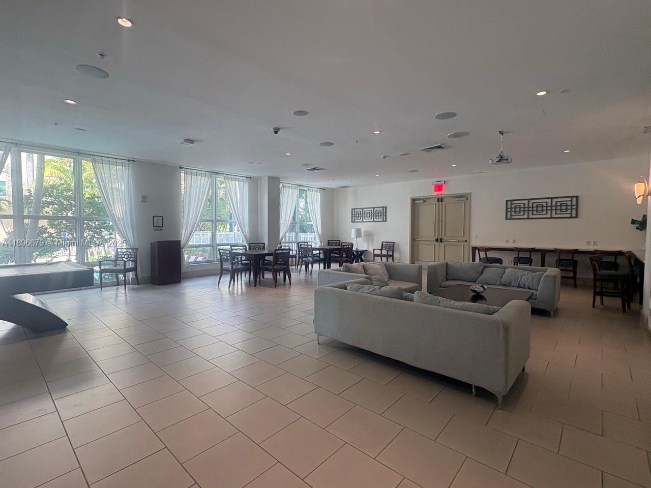 CITE CONDO - Residential Lease