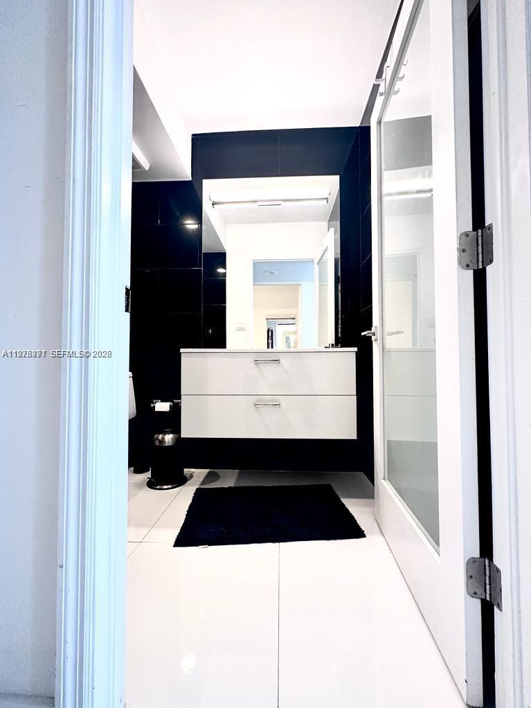 THE DECOPLAGE CONDO - Residential Lease