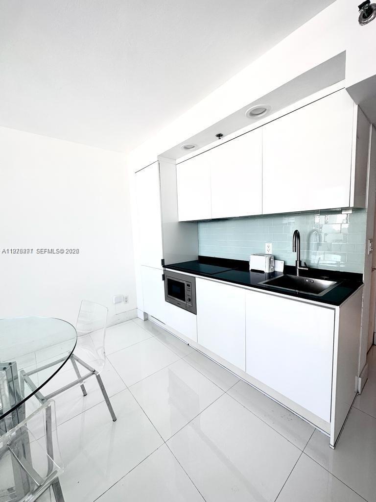 THE DECOPLAGE CONDO - Residential Lease