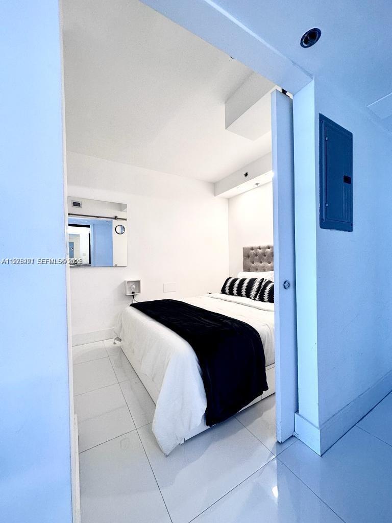 THE DECOPLAGE CONDO - Residential Lease