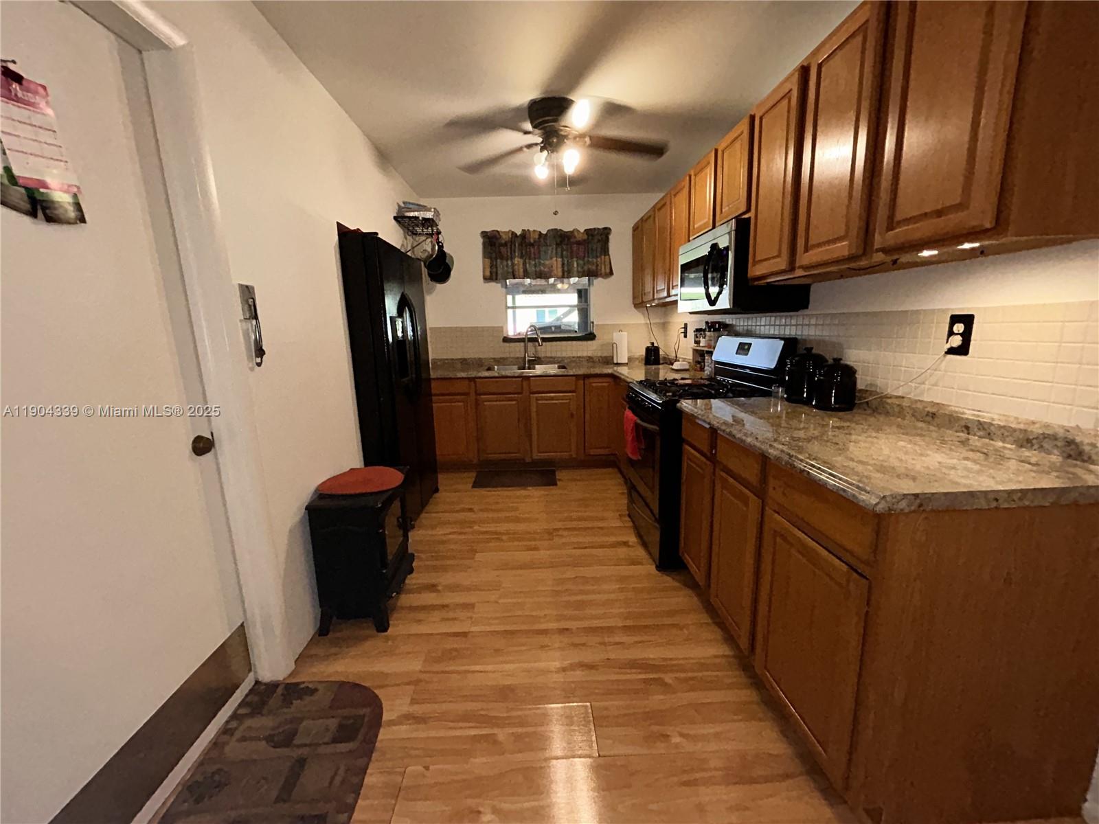 SCHOOL HOUSE SUB - Residential