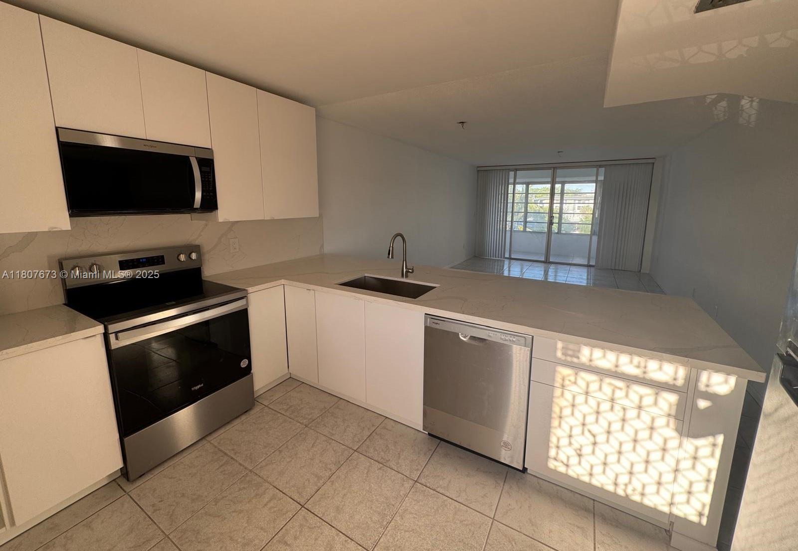 1304 Ne 191st St A329, Miami, Broward County, Florida - 1 Bedrooms  
1 Bathrooms - 