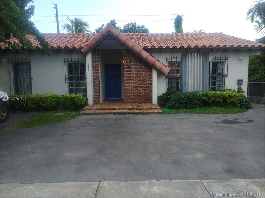 Cozy house, completely remodeled. 2 bedrooms, 2 baths, stainless steel appliances. Washer/dryer. Detached in-law quarters in the back with private entrance and separated by a fence from the main house. Separate electric meters. IN-LAW QUARTERS ARE NOT INCLUDED IN THE HOUSE RENTAL. Perfect location, 10 minutes to the miami airport, 2 minutes to Coral Way and just a few minutes from SW 8th Street. No homeowner's association approval required, so move-in fast! If you show it, you rent it.