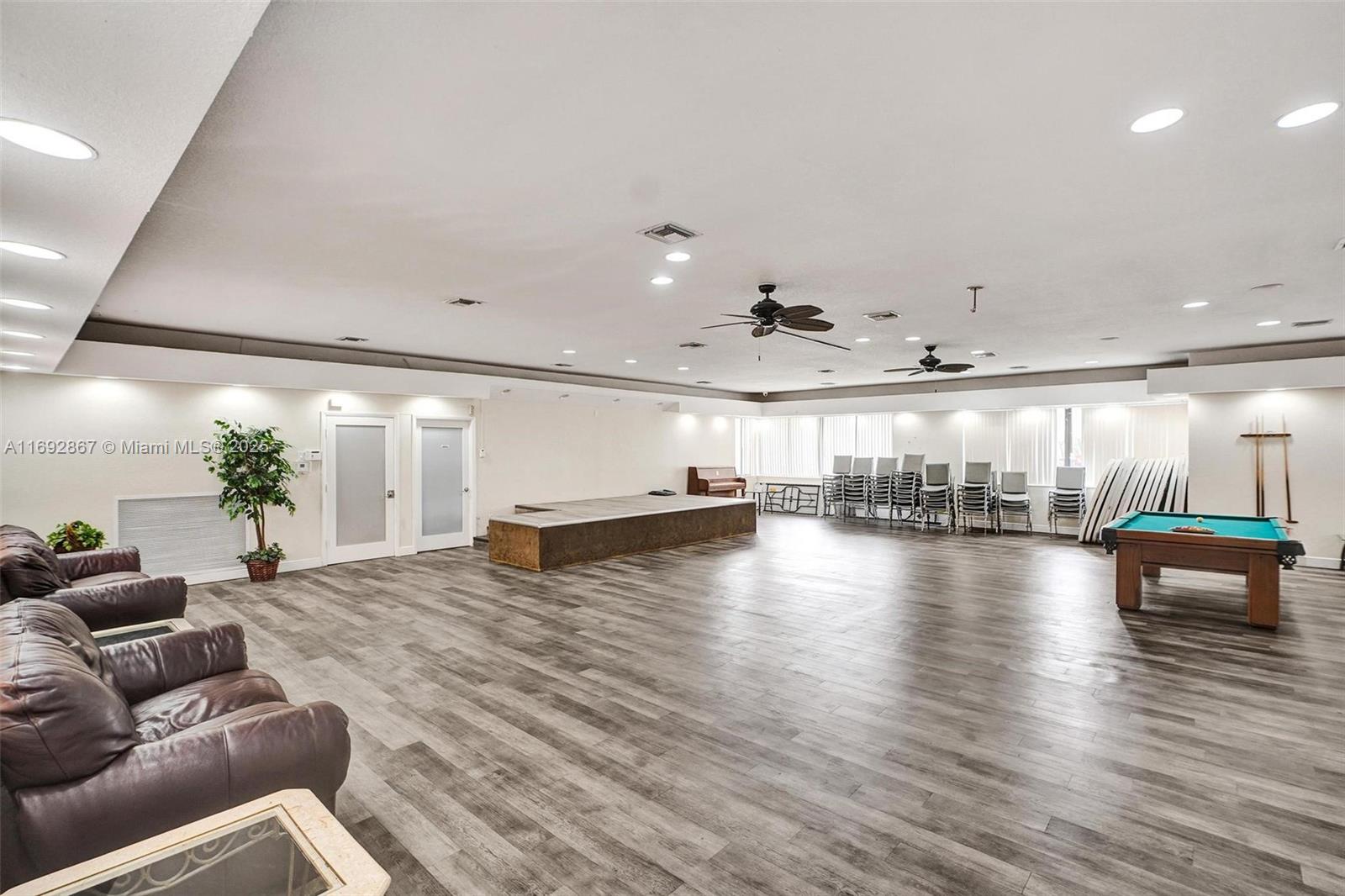 BARCLAY AT HAMPTONS WEST - Residential