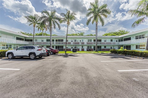 Photo of 1401 N 12th Ct #3B, Hollywood, FL 33019 (MLS # A12090394)
